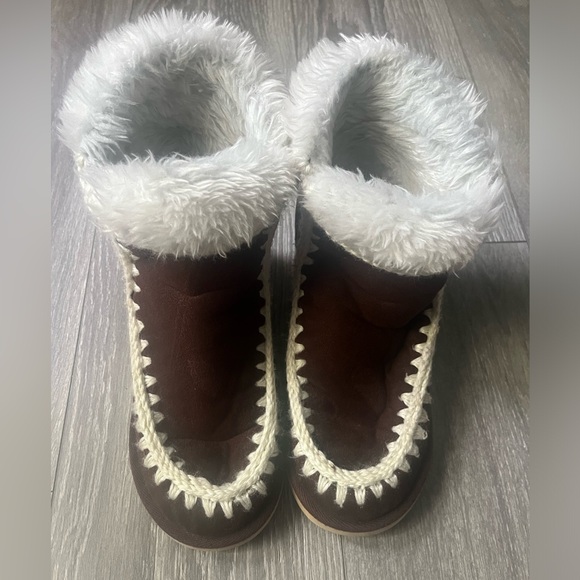 Ed Hardy Love Kills Moccasin Style Boots with Soft Sole Brown with Fur Size 7 - Picture 4 of 10